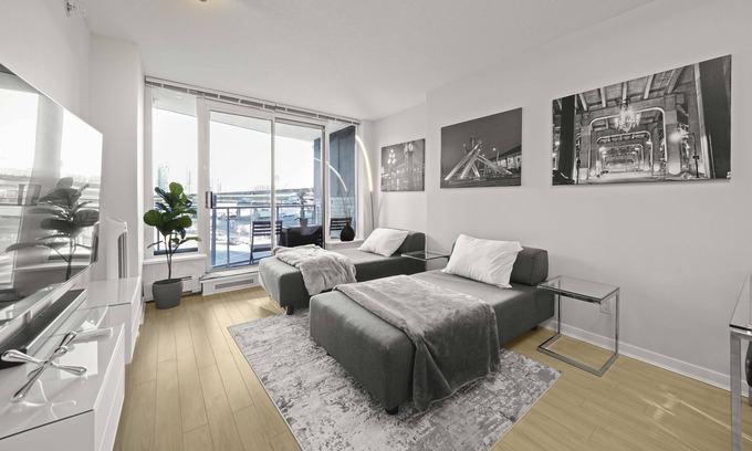 Gastown Condominio | Modern, Stylish 2br Condo - Sleeps 5+Pool/Gym/More