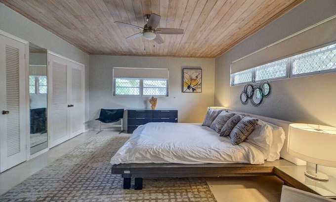 Westward Villas Subdivision Casa | Modern & Stylish 2BR Unit Walking Distance to BahaMar, Restaurants, and More!