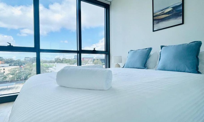Macquarie Park Apartamento | Modern stylish 3 bedroom condo - Parking, Gym, Pool