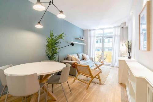 El Parc i la Llacuna del Poblenou Apartamento | Modern stylish 3 bedroom Arco de Triunfo