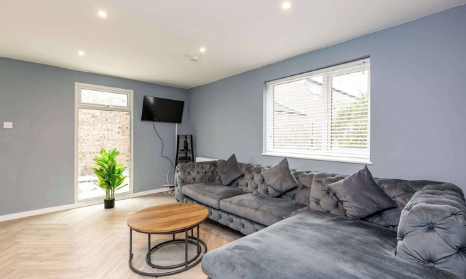 Peterborough Casa | Modern & Stylish 3 Bedroom Home in Peterborough