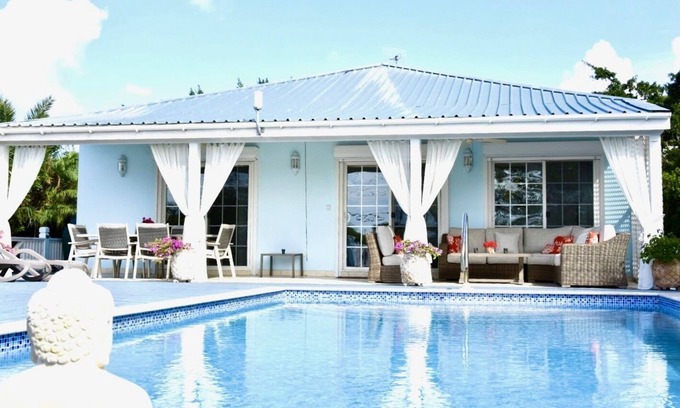 Jolly Harbour Villa | Villa elegante con piscina privada, a poca distancia de Jolly Beach y Mari