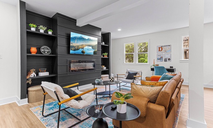 Detroit Casa | Modern & Stylish 4BR Home - Near Detroit Downtown - Sleeps 10 - Pet-Friendly