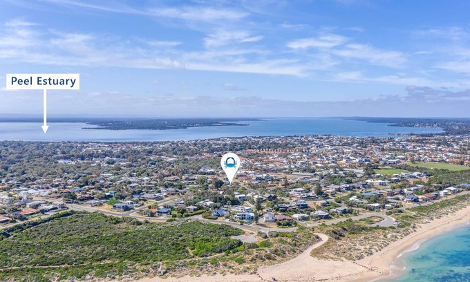 Falcon Casa | Modern, stylish and spacious 4BR home, sleeps 8, close to beach