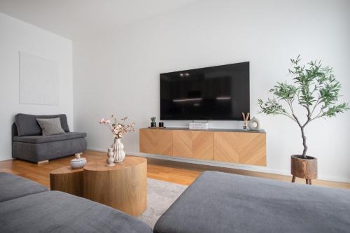 Zizkov Apartamento | Modern Stylish Apartment with Private Garage