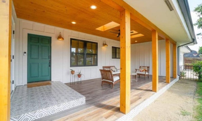 Valley Glen Casa | Modern Stylish Home near Universal Hollywood