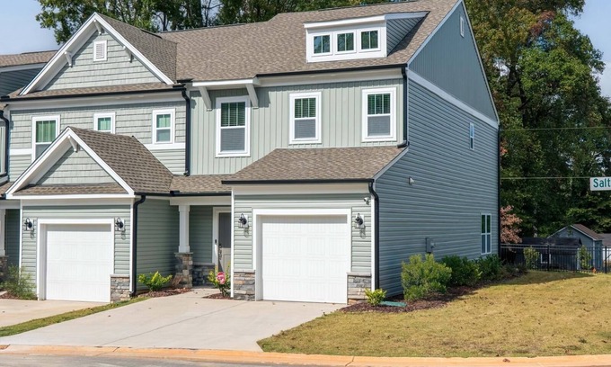 Greensboro Casa | Modern Stylish Townhome!2024