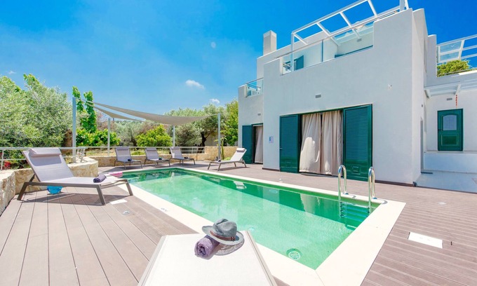 Gerani Villa | Villa moderna y elegante con 3 dormitorios, piscina privada y aire acondicionado.