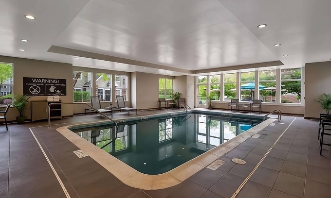 Mount Tabor Apartamento | Modern Suite Close to Stickley Museum! Free Breakfast, Pet-friendly, Indoor Pool
