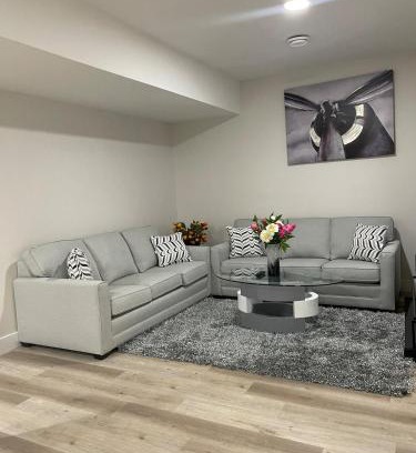 West Edmonton Apartamento | Modern suite in basement Upland