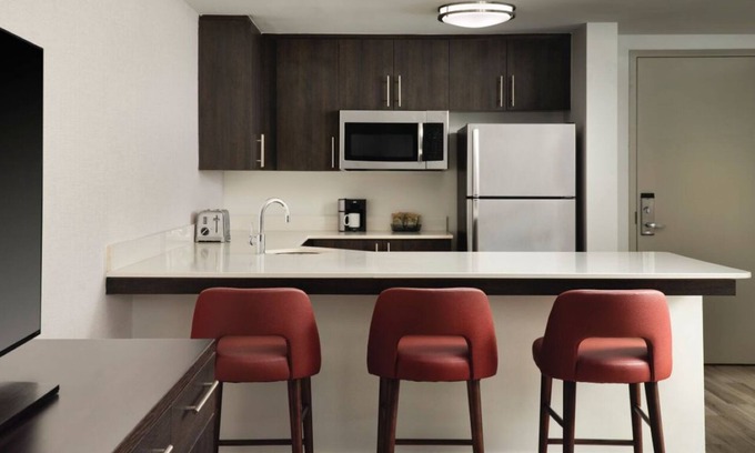 Surfside Hotel | Modern Surfside Studio | Pool, Gym, Breakfast & Steps from the Ocean - 2 Units