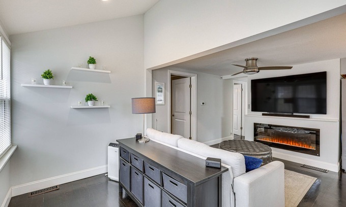 Plymouth Cabaña | Modern Terryville Cottage w/ Deck & Lake View!
