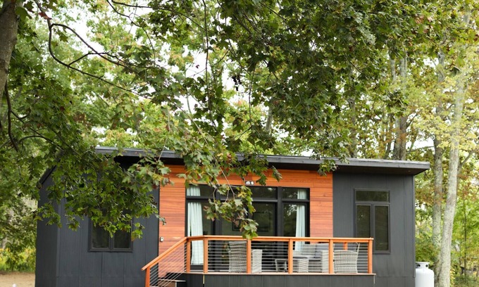 Milroy Cabina | Modern Tiny Home 24 w/Hot Tub!