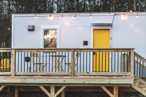 Johnson Casa | Modern Tiny House with hot tub & river near Stowe