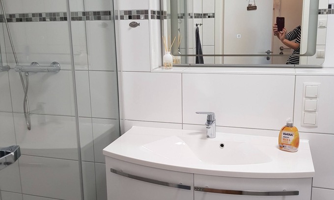 Altefaehr Apartamento | Modern top floor apartment with a view of the sea and Stralsund