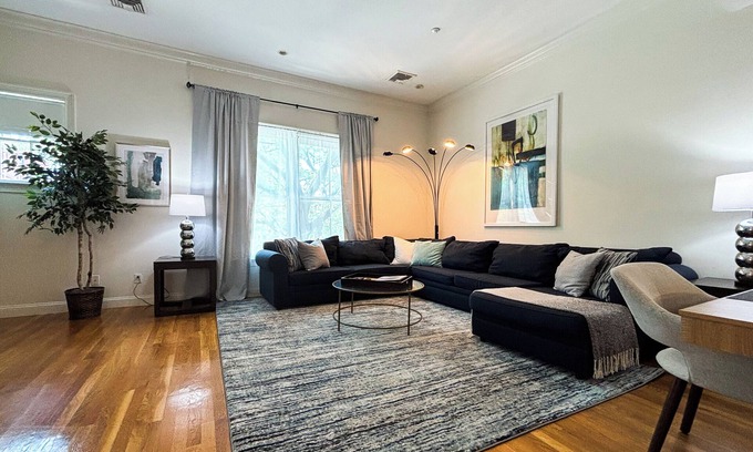 Brookline Casa | casa de ciudad moderna, un gran lugar para Boston vacaciones, 9 plazas