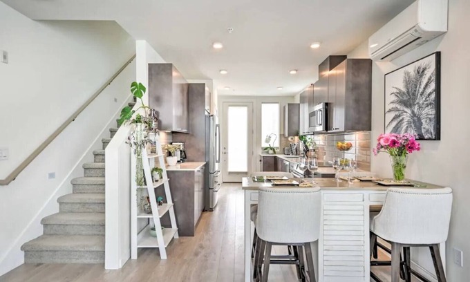 Whittier Heights Casa | Modern Townhome in Ballard with Private Roof Deck