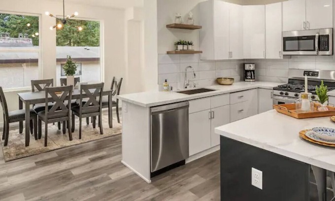 Burien Apartamento | Modern Townhome in Burien WA