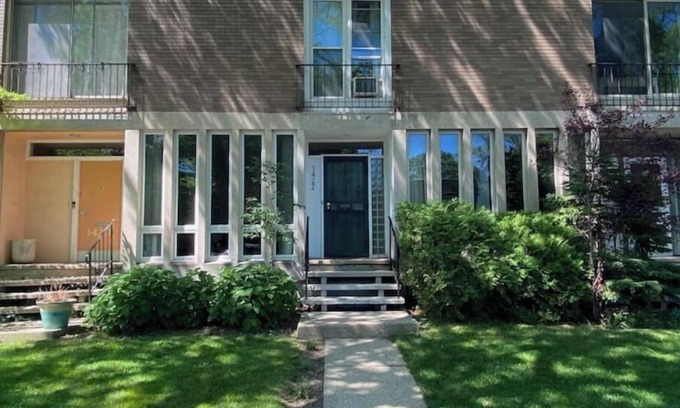 Kenwood Casa | Modern Townhome in the Heart of Hyde Park