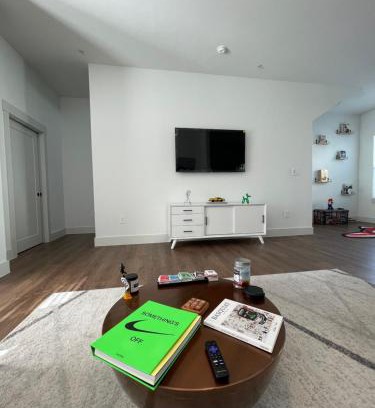 Addison Apartamento | Modern Townhome