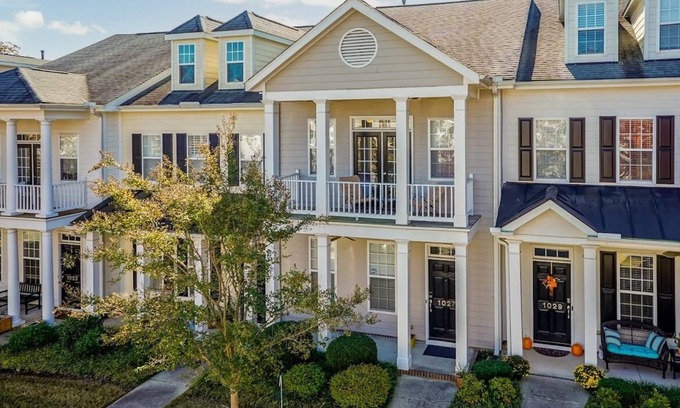 Chapel Hill Casa | Modern Townhome