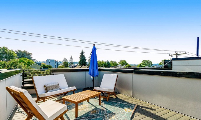 Ballard Casa | Modern townhome with rooftop deck & AC - walkable location