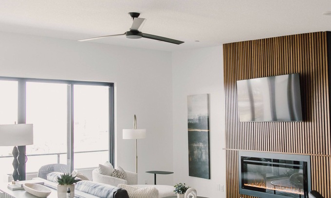 Des Moines Casa | Modern Townhome with Skyline Views, Heated Balcony & Curated Art in Downtown DSM