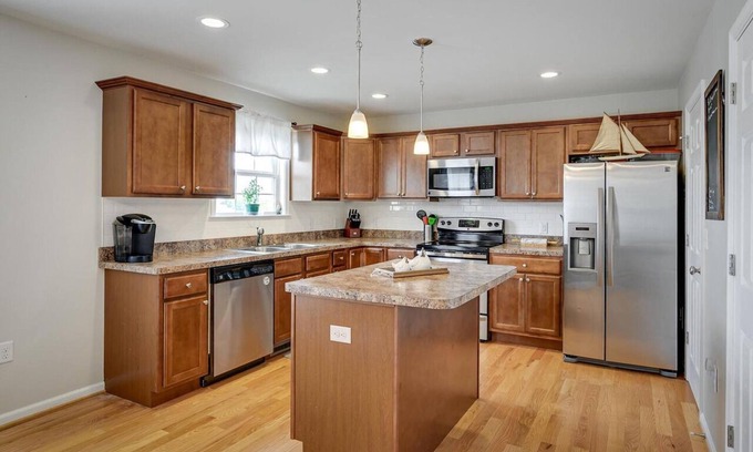 Winchester Casa | Modern Townhome within walking distance of Old Town Winchester and attractions