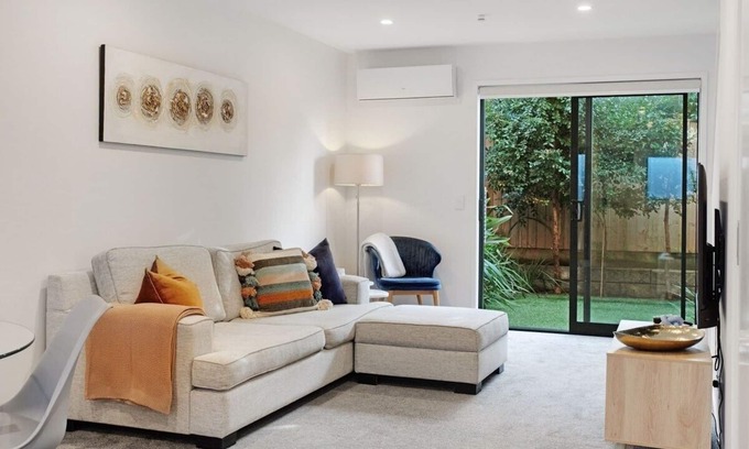 Te Atatu Peninsula Casa | Modern Townhouse 2Bedrooms