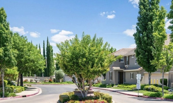 Folsom Casa | Modern Townhouse near a golf course, Folsom Lake, and hiking trails