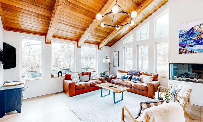 Alyeska Condominio | Modern townhouse with private hot tub, mountain views, & natural light
