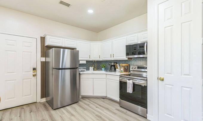 Magnolia Casa | Modern, Tranquil Woodsy Casita near Houston Private 1BR Retreat with Tejas Charm