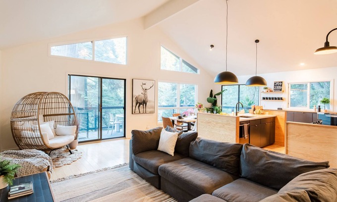 Arrowhead Villas Casa | Modern Treetop Cabin by Lake Arrowhead Village
