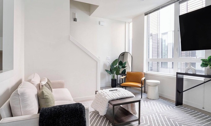 Green Lake Casa | Modern Tri-Level Townhouse m/s Downtown, UW