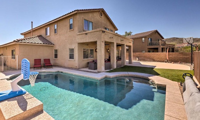 Continental Reserve Casa | Modern Tucson Home with Patio and Saltwater Pool!