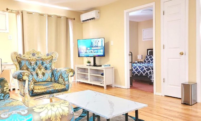 Jamaica Hills Apartamento | Modern Two Bedroom Apartment Jamaica Queens, NYC