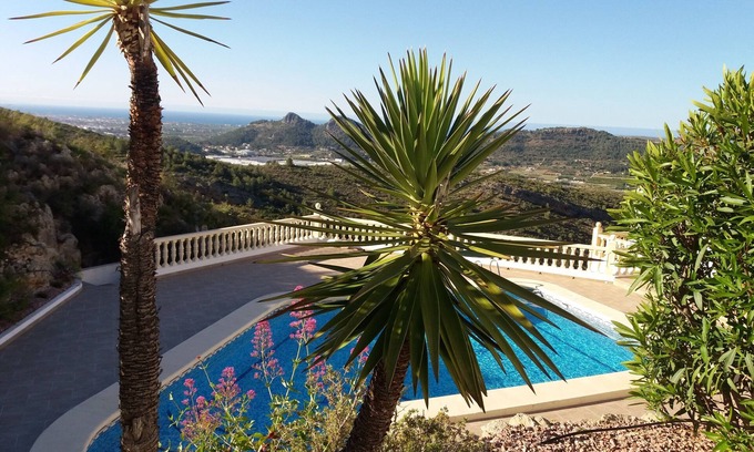 Pedreguer Casa | Casa recién reformada, con vistas espectaculares y piscina impresionante.