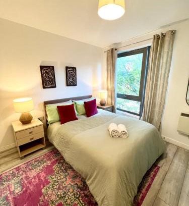 East Acton Apartamento | Modern two bedroom two bath opp tube station (central line)