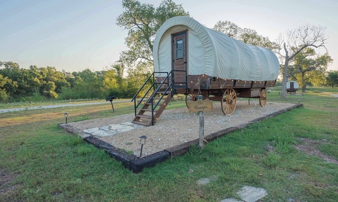 Satin Casa | Modern Unique Old West Wagon Spacious Views