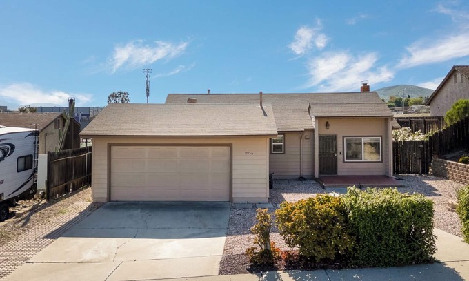 Santee Casa | Modern, Updated House In Santee with Wifi, AC, and Yard