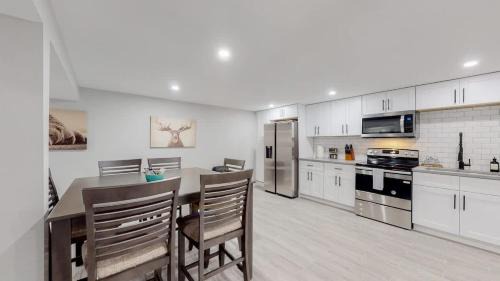 Southeast Casa | Modern & Updated Unit in Prime Location