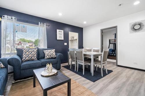 North Chicago Casa | modern upgrade-near naval base