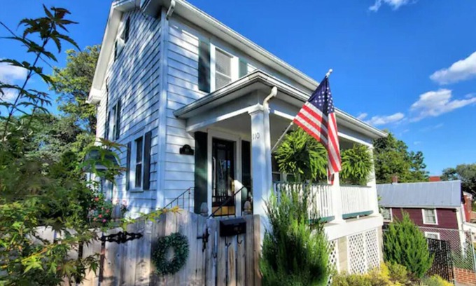 Winchester Casa | Modern Upscale Home, Historic Downtown Winchester