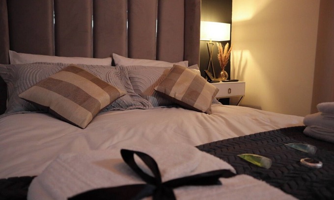 Business District Apartamento | Modern Urban Escape Near Nec, Airport, Hs2