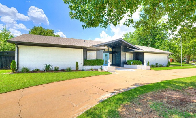Oklahoma City Casa | Modern Urban Retreat With Hot Tub. Close to major popular restaurants.