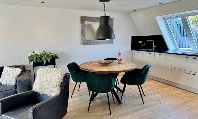 Limmen Apartamento | Modern vacation apartment, bright and comfortable