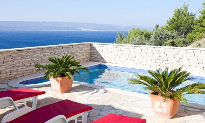 Pisak Apartamento | Modern vacation apartment with pool and sea view