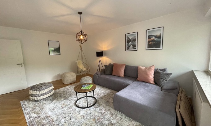Wolfratshausen Casa | Modern vacation apartment "La Fredo" near Lake Starnberg, 5 minutes' walk to public transport