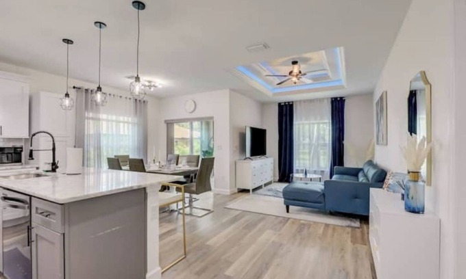 Rotonda Heights Apartamento | Modern Vacation House