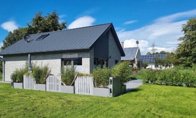 Wiefelstede Casa | Modern vacation home on Lake Bernstein! Close to the beach and family-friendly!